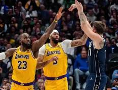 九游官网-爵士队辗转反复落后反超，绝杀比赛逆转胜