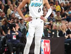 九游体育APP下载-雄鹿队主力球员连续伤停，战绩一落千丈？