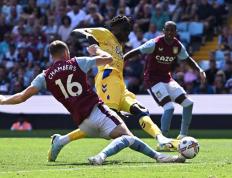 九游APP-不莱梅遭遇两连败，陷入保级泥沼