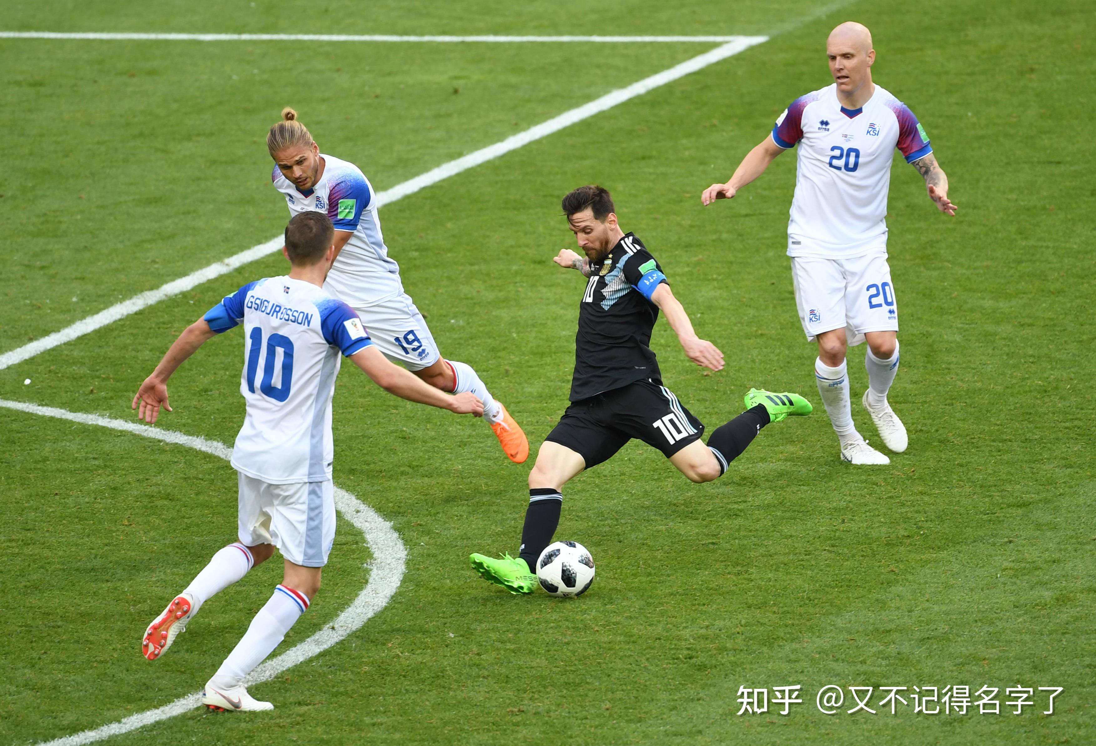 九游娱乐-利物浦中场球员福勒在比赛中取得进球