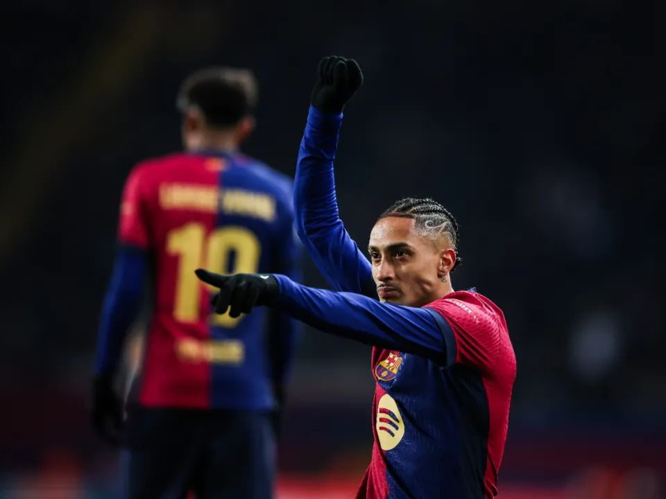 九游VIP-切尔西后卫丹-贝聂发挥稳定，队友围推磅礴士气