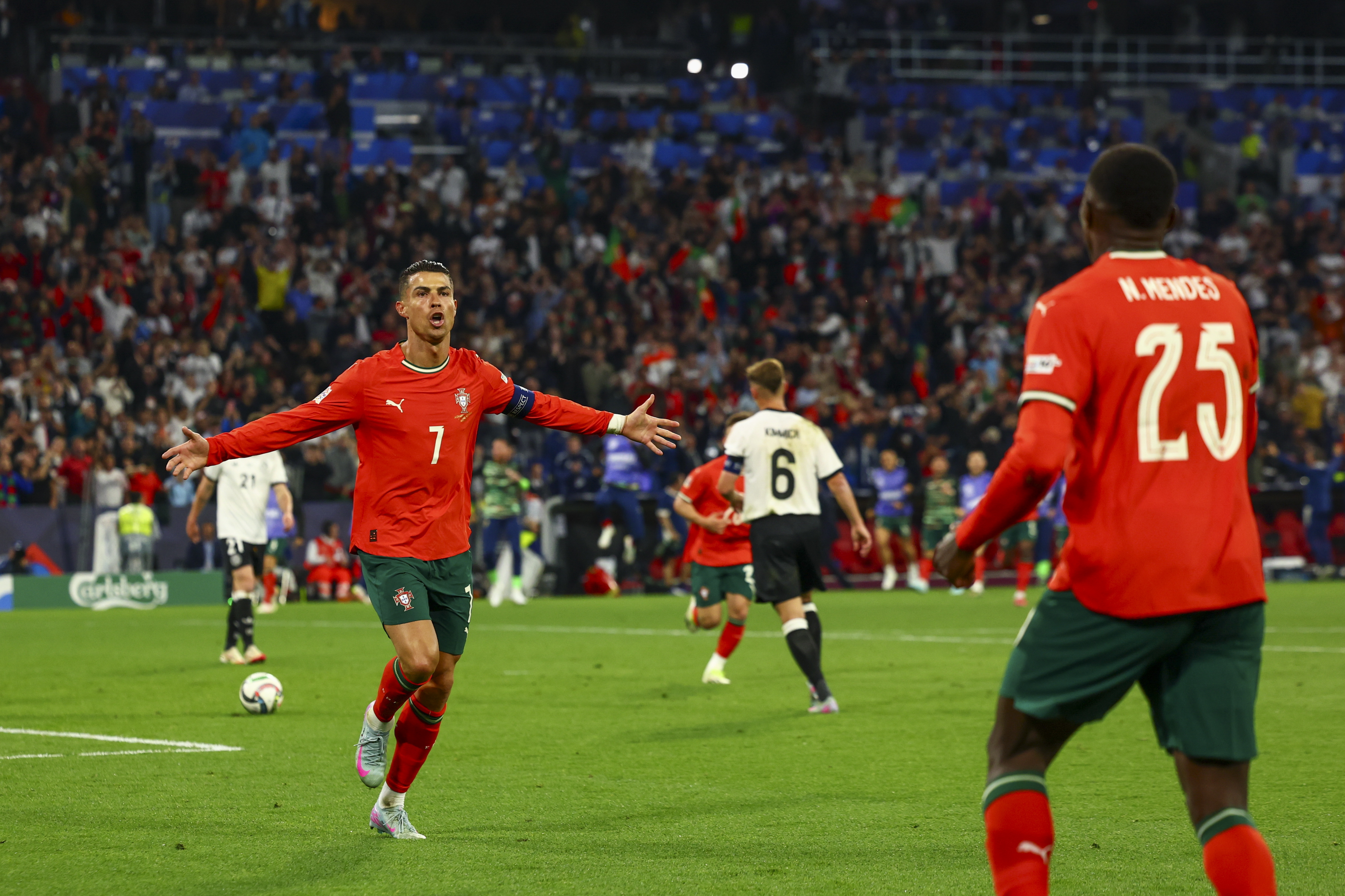 九游app下载-葡萄牙队在欧国联比赛中表现出色，赢得赞誉！